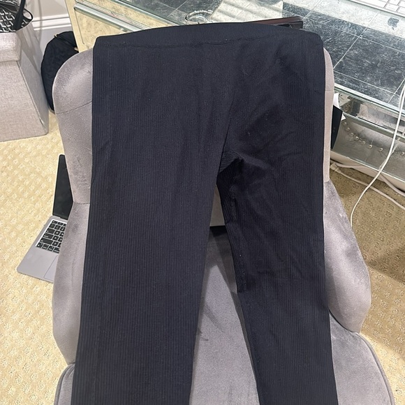 BLACK RIBBED SEAMLESS LEGGINGS - Picture 3 of 4